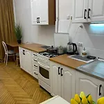 в центре на утесова с балконом * אודסה