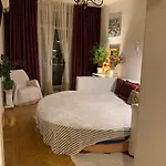в центре на утесова с балконом