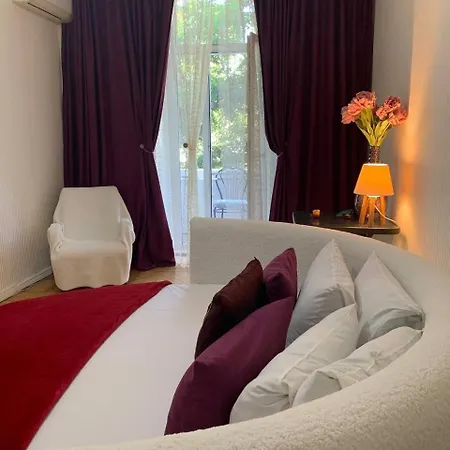 в центрі з балконом на утьосова ! Apartman *