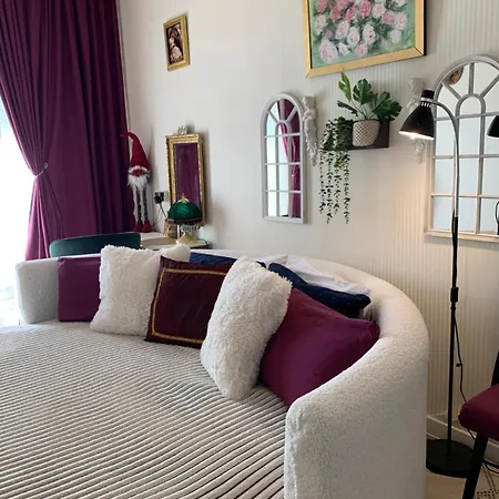 в центрі з балконом на утьосова ! Apartman *