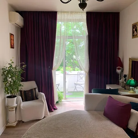 Apartman в центрі з балконом на утьосова ! *