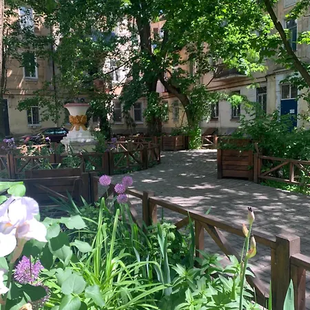 в центрі з балконом на утьосова ! Apartman