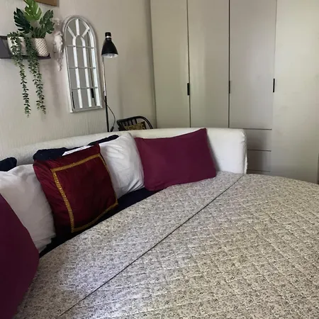 в центрі з балконом на утьосова ! Apartman *