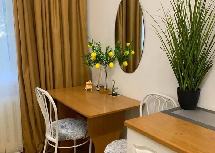 в центре на утесова с балконом *