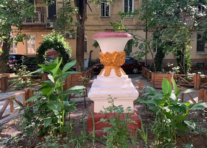 в центре на утесова с балконом Lägenhet Odessa