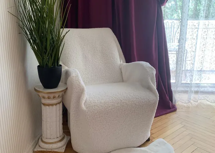 в центре на утесова с балконом