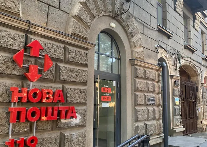 в центре на утесова с балконом *