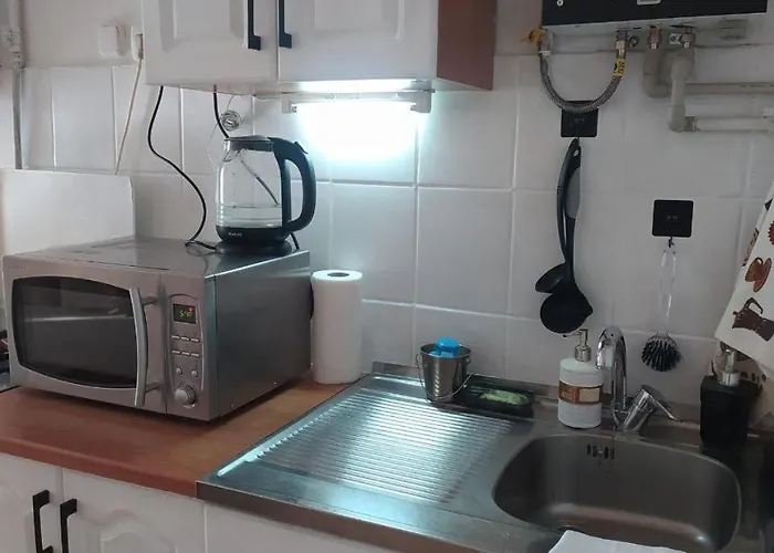 в центре на утесова с балконом