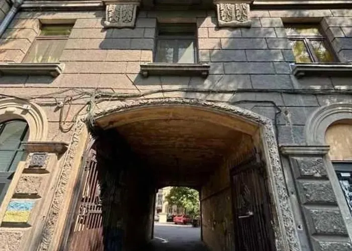 в центре на утесова с балконом Lägenhet *