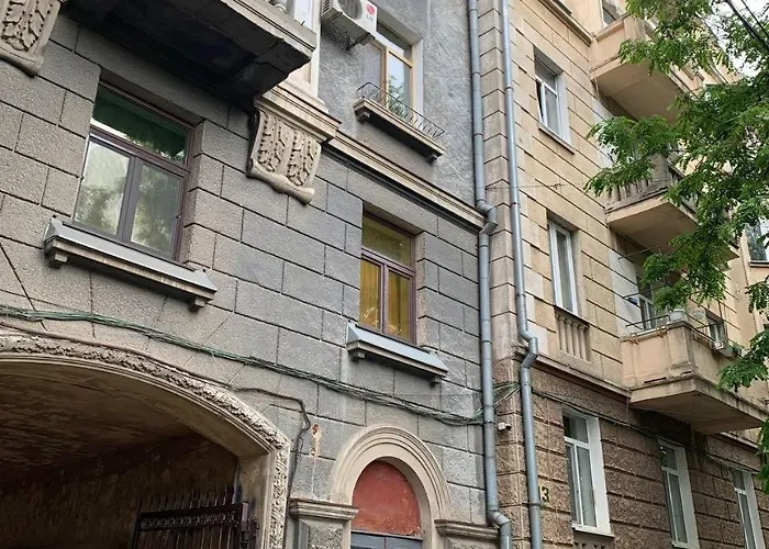 в центре на утесова с балконом *