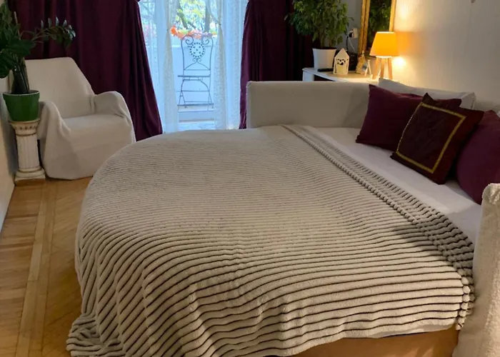 в центре на утесова с балконом * Odessa