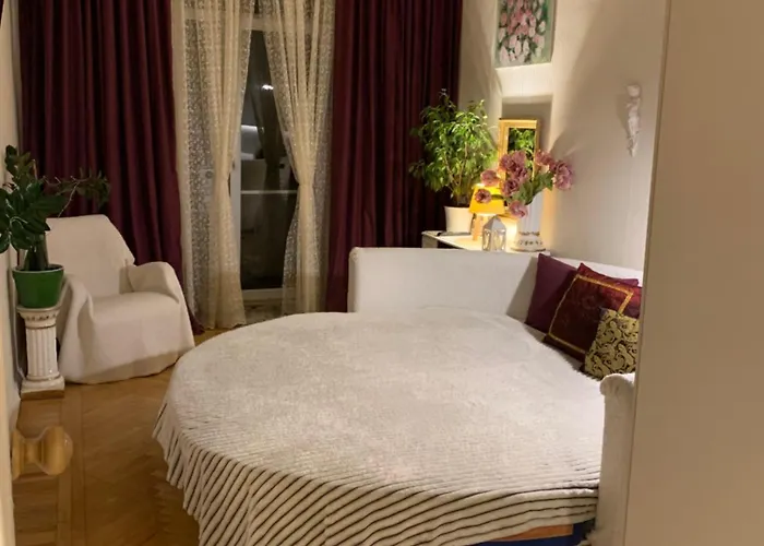 в центре на утесова с балконом